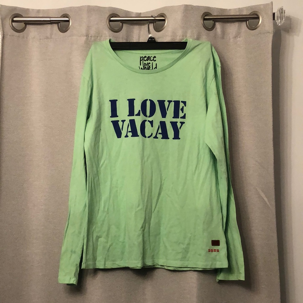 “I Love Vacay” Graphic long sleeve tshirt